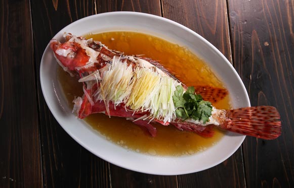 鮮魚の姿蒸し